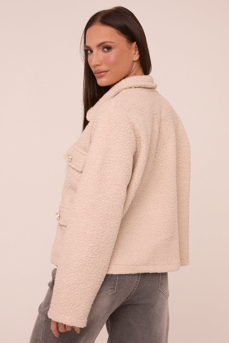 Chaqueta Corta con Bolsillos y Botones Decorativos para Mujer | Ideal para Temporadas Intermedias y Uso Diario