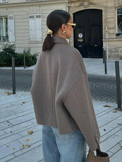Chaqueta Oversize con Cuello Ancho y Cierre de Botones para Mujer | Uso Diario en Temporada Media