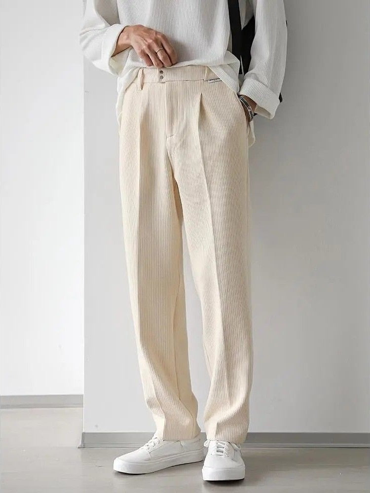 Pantalón Loose Fit con Bolsillos Laterales y Traseros para Hombre | Ideal para Contextos Formales e Informales