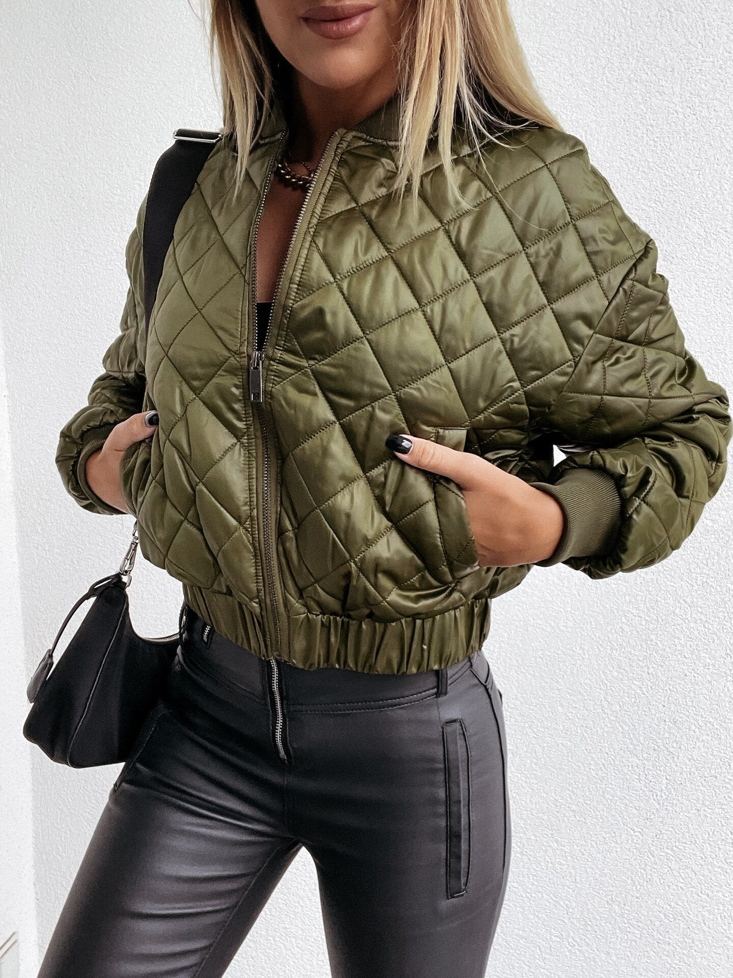 Chaqueta Puffer Corta Para Mujer con Cierre Frontal y Bolsillos | Ideal Para Uso Diario en Temporada Fría