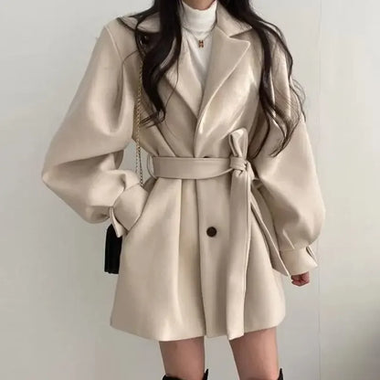 Trench Coat con Corte Oversize y Cinturón Ajustable para Mujer | Ideal para Uso Diario y Ocasiones Semi-Formales