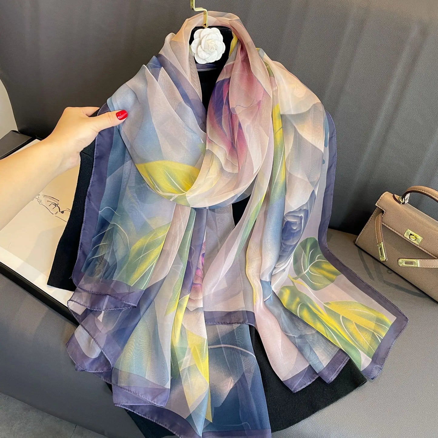 Pañuelo Largo con Estampado Paisajístico para Mujer | Ideal para Otoño e Invierno
