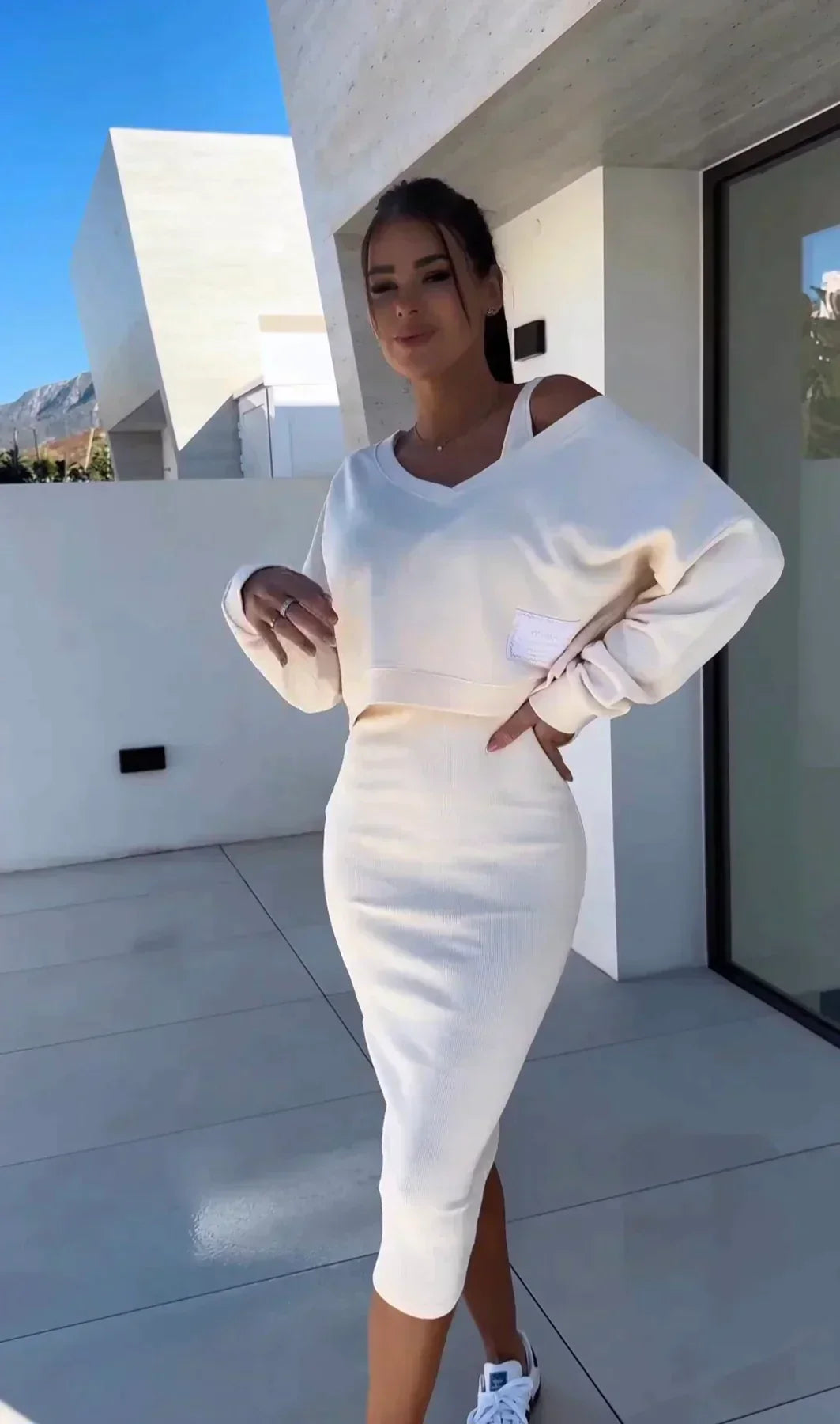 Conjunto de Dos Piezas con Top Oversize y Falda Midi Ajustada para Mujer | Ideal para Ciudad o Uso Informal