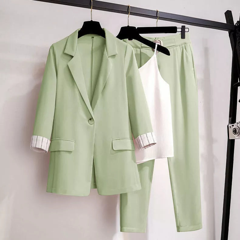 Conjunto de Blazer, Chaleco y Pantalón de Corte Ajustado para Mujer | Ideal para Entorno Profesional y Eventos Formales