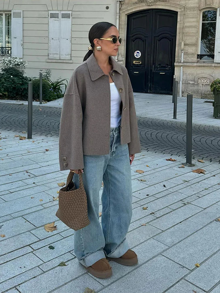 Chaqueta Oversize con Cuello Ancho y Cierre de Botones para Mujer | Uso Diario en Temporada Media