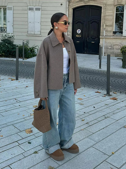 Chaqueta Oversize con Cuello Ancho y Cierre de Botones para Mujer | Uso Diario en Temporada Media
