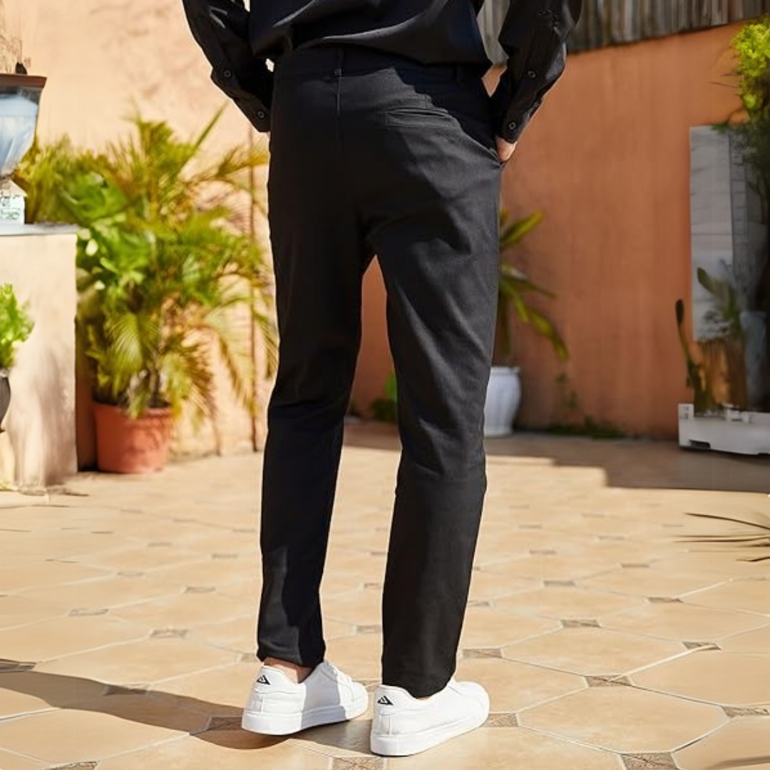 Pantalón Slim Fit con Bolsillos Laterales y Traseros para Hombre | Ideal para Entornos Profesionales y Uso Diario
