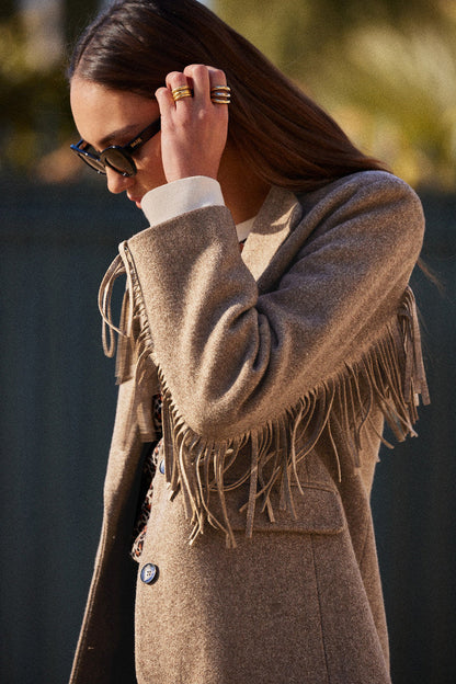 Blazer de Corte Recto con Hombros Estructurados y Flecos en Mangas para Mujer | Ideal para Uso Diario y Ocasiones Variadas