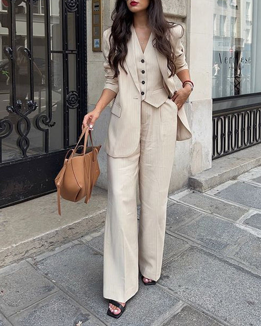 Conjunto De Tres Piezas Con Pantalón Acampanado, Chaleco Ajustado Y Chaqueta Estructurada Para Mujer | Ideal Para Uso Profesional Y Formal