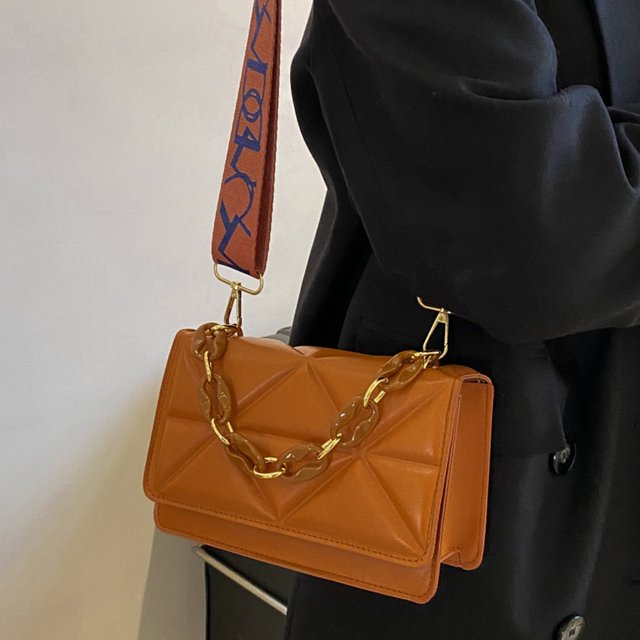 Bolso de Mano Acolchado con Cierre de Solapa para Mujer | Ideal para Uso Diario y Salidas