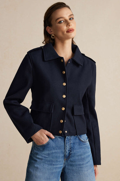 Chaqueta Corta con Bolsillos y Cierre de Botones para Mujer | Ideal para Temporadas Intermedias y Uso Urbano