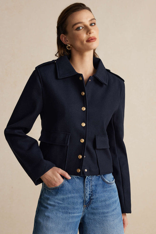 Chaqueta Corta con Bolsillos y Cierre de Botones para Mujer | Ideal para Temporadas Intermedias y Uso Urbano