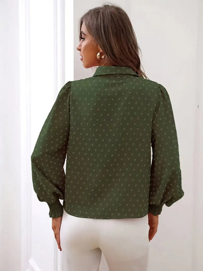 Blusa Con Motivo De Puntos Suizos Y Diseño Plisado Para Mujer | Ideal Para Uso Diario Y Oficina