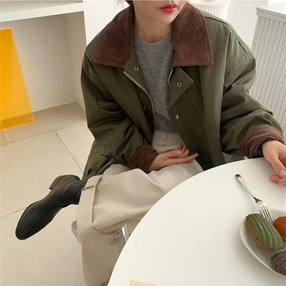 Chaqueta con Capucha Ajustable y Bolsillos para Mujer | Ideal para Uso en Ciudad y Exterior