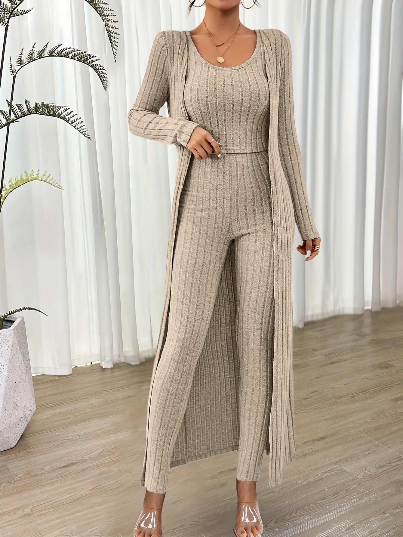 Conjunto de Tres Piezas con Ajuste Ceñido para Mujer | Ideal para Uso en el Hogar