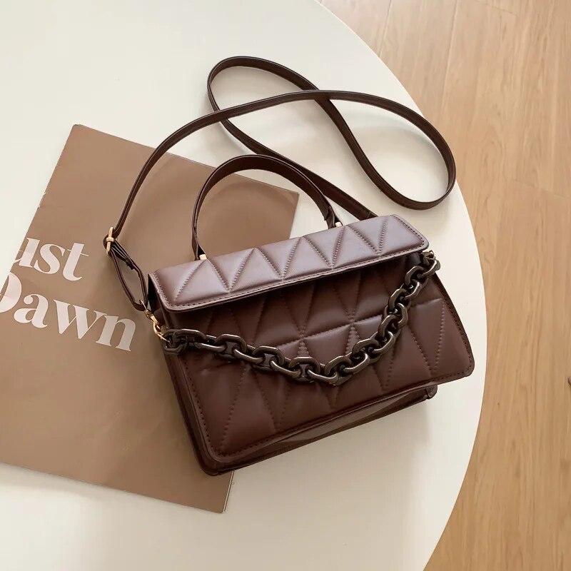 Bolso Estructurado Con Relleno Gráfico Y Cadena Para Mujer | Ideal Para Uso Diario O Salidas Urbanas