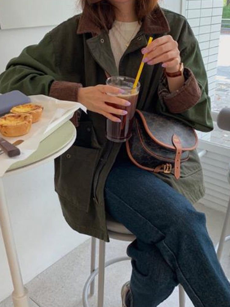 Chaqueta Urbana con Capucha Ajustable para Mujer | Ideal para Uso en Actividades al Aire Libre y Ciudad