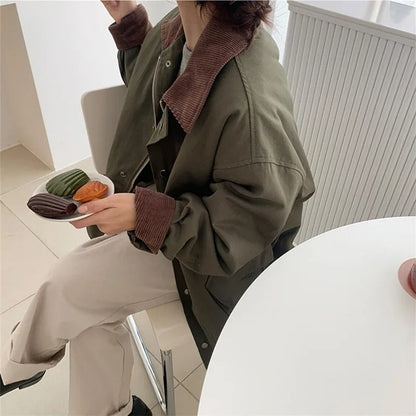 Chaqueta Urbana con Capucha Ajustable para Mujer | Ideal para Uso en Actividades al Aire Libre y Ciudad