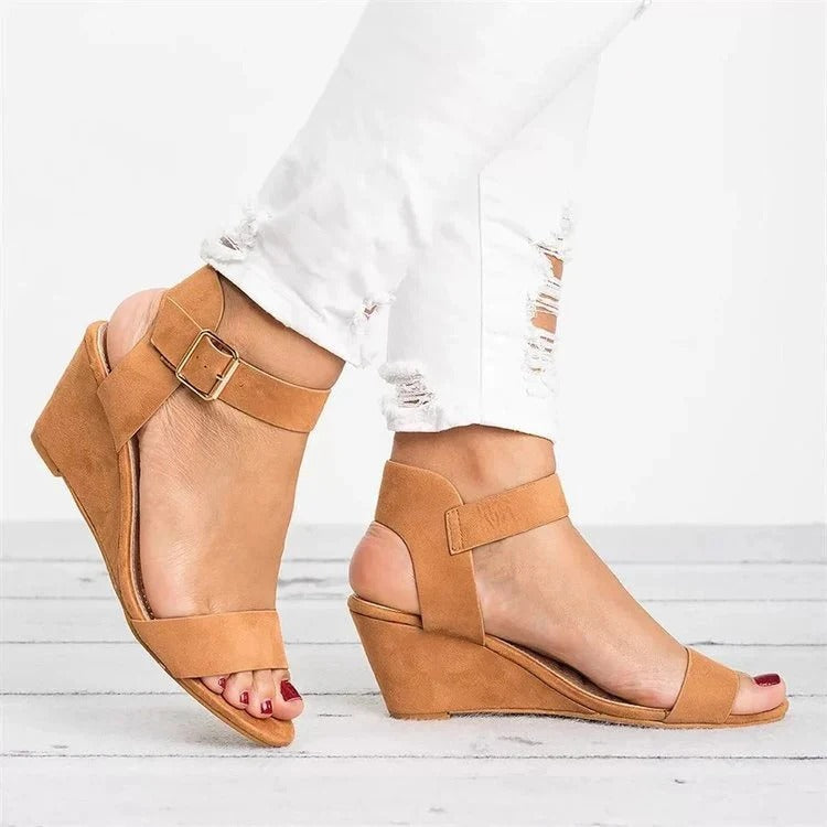 Sandalias Compensadas con Hebilla para Mujer | Ideales para Uso Diario en Climas Cálidos