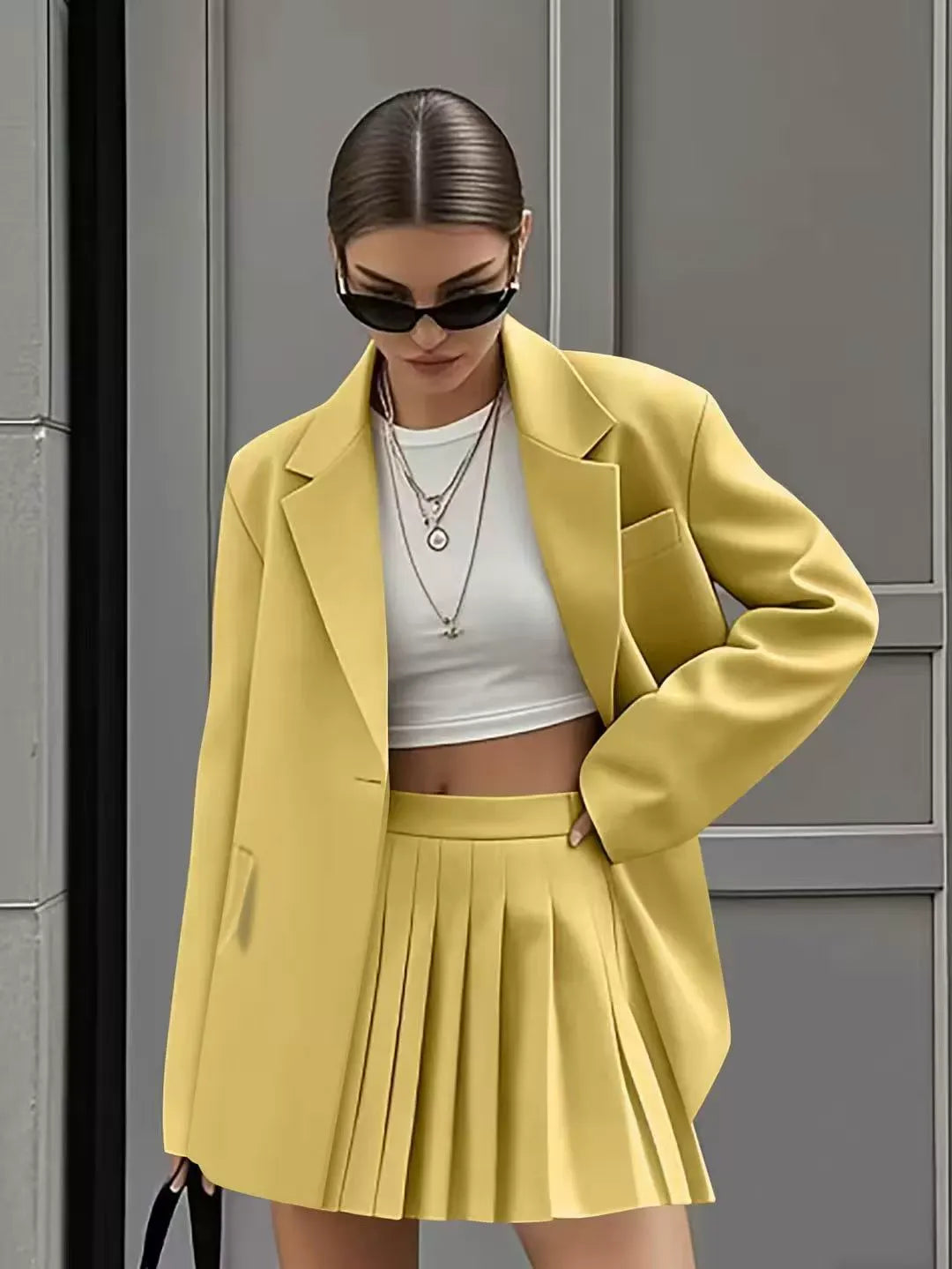 Conjunto de Dos Piezas con Blazer Amplio y Falda Plisada para Mujer | Ideal para Primavera y Verano