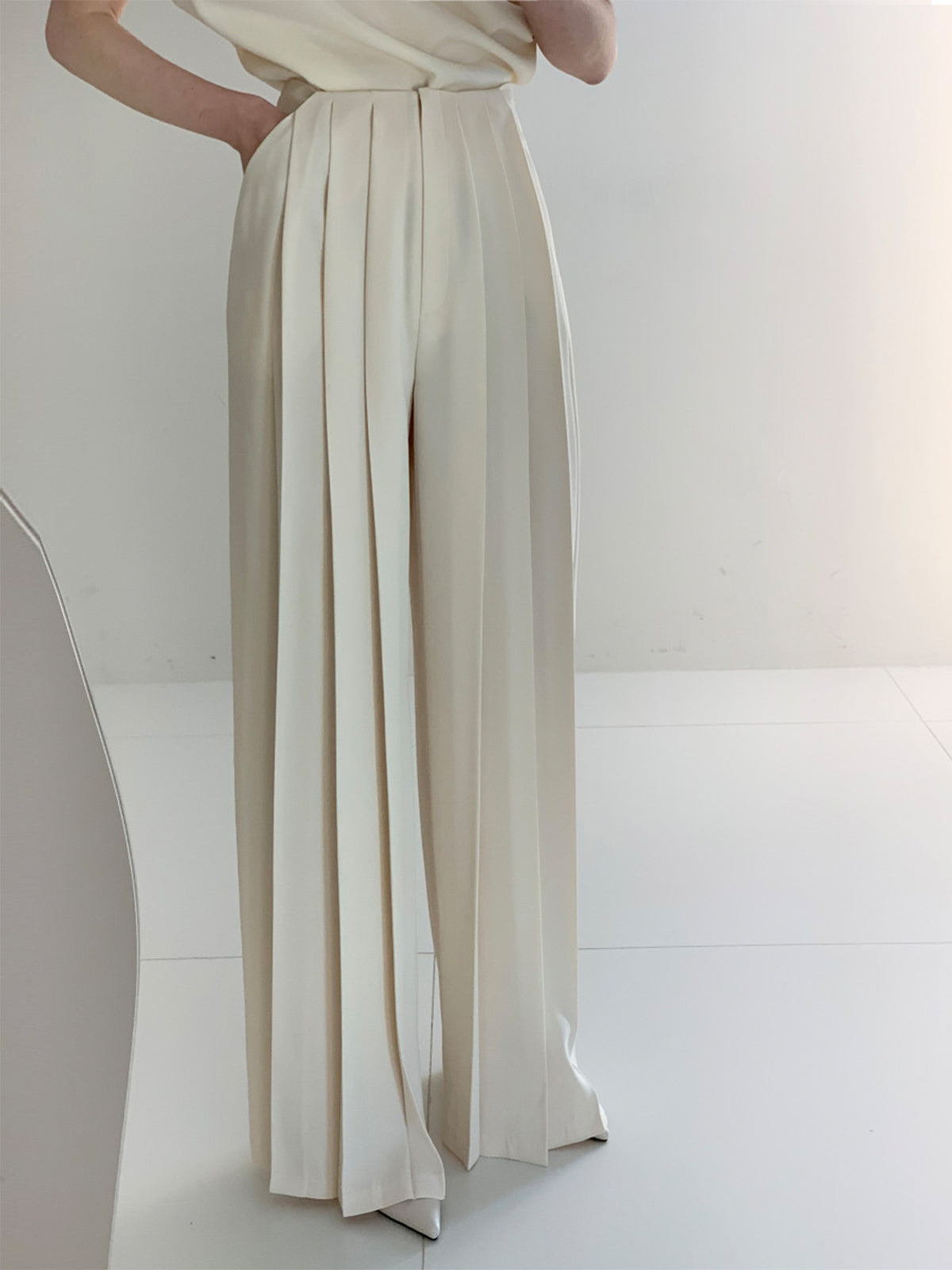 Pantalón de Talle Alto con Diseño Plisado y Pierna Ancha para Mujer | Ideal para Uso Diario y Trabajo