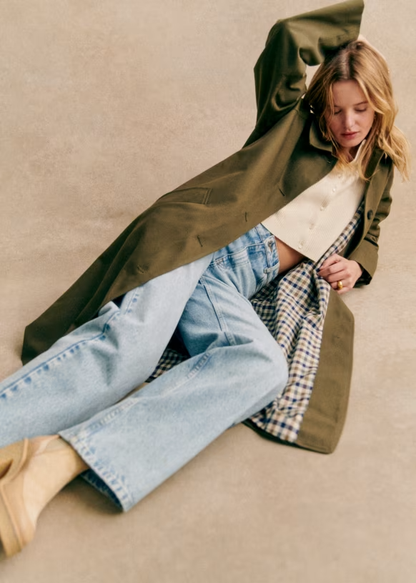 Trench Coat con Cierre Abotonado Integral y Corte Recto Oversize para Mujer | Ideal para Uso Diario